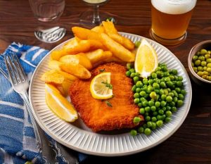 schnitzel med citron ärtor och pommes i Limmared